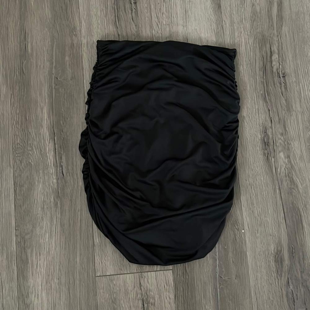 BLACK SCRUNCH SKIRT